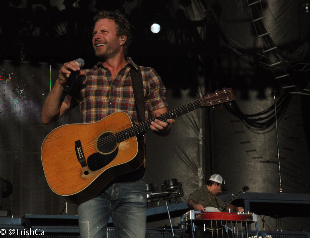 Dierks Bentley Plays Boots and Hearts 2013 [credit: Trish Cassling]